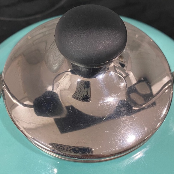 Chantal teal whistling teapot kettle enamel coated 2 quart cottagecore farmhouse - Picture 7 of 10